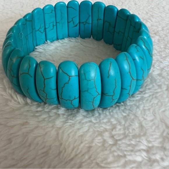 Turquoise Costume Jewelry, Necklace, Bracelet,& Drop Beaded earrings - Picture 11 of 15